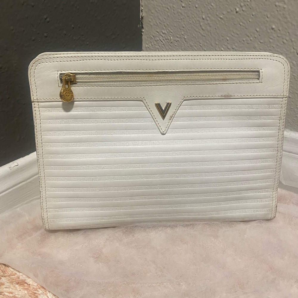 Heirloom vintage logo mario valentino white clutch italian made